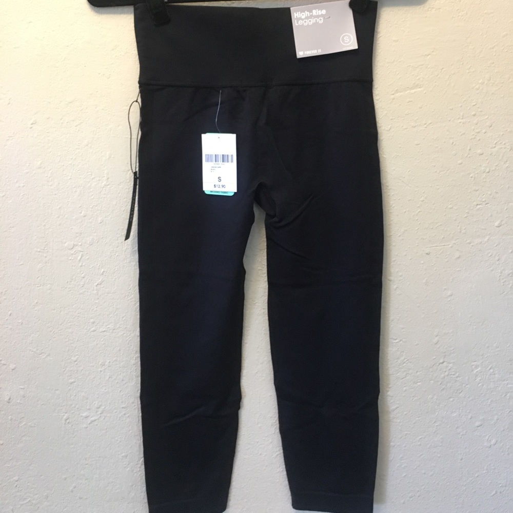 Forever 21 Activewear Capri Leggings